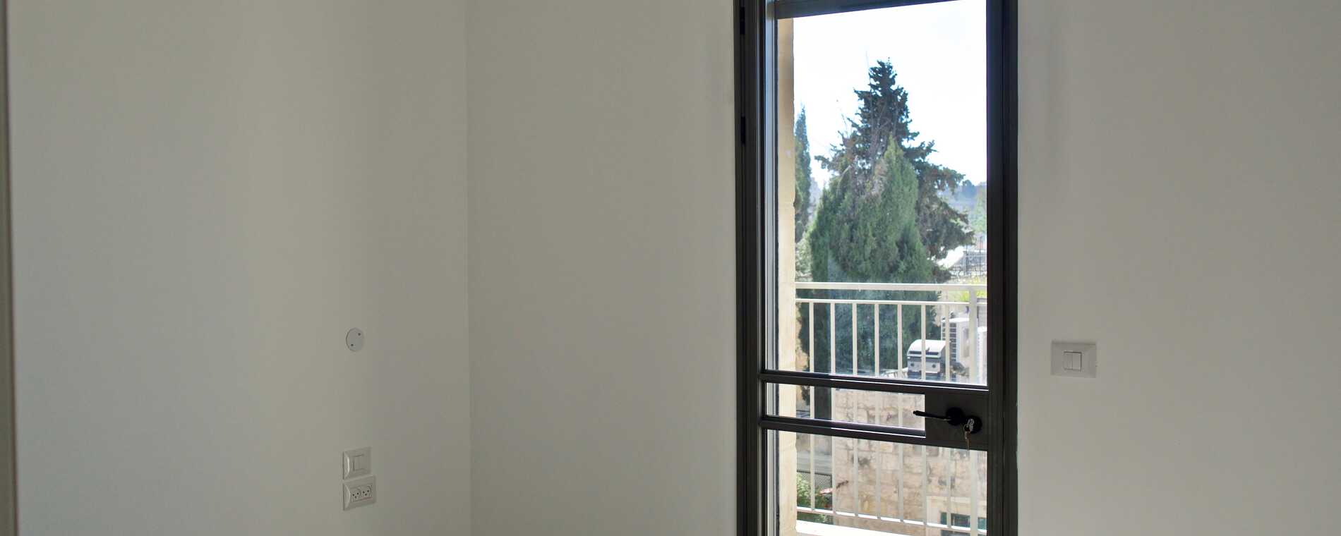 assets/images/properties/Balcony off bedroom.jpg